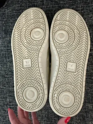 Men’s Veja v-90 shoes- like new size 8 thumbnail 3