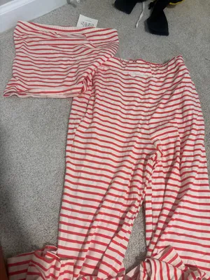 Red striped set thumbnail 1