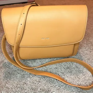 (NWOT) Pixie Mood - The Zoe Crossbody Vegan Leather‎ Bag, Honey Zip Closure thumbnail 3