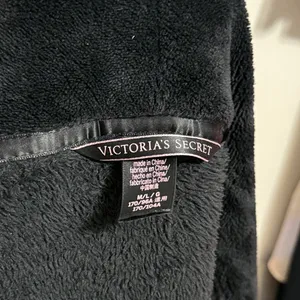 Victoria’s Secret‎ Black Plush Logo Embroidered Short Cozy Bath Robe M/L thumbnail 5