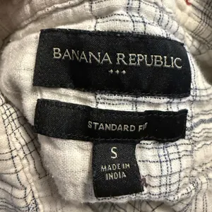 Banana Republic Women’s Gray and White Quilted Plaid Shirt Size Small thumbnail 9