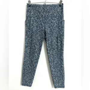 Athleta Salutation Stash 7/8 Tight Medium 25” thumbnail 2