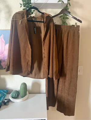 NWT Dressin Brown Button Shirt & Wide-Leg Pants Set thumbnail 1