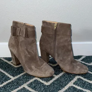Kate Spade Suede Bow Ankle Boots Block Heel Taupe Size 9.5 thumbnail 6