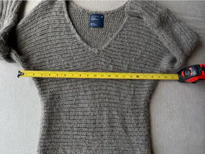 Y2K American Eagle Outfitters Women’s Gray V-Neck Knit Pullover Sweater XS/TP thumbnail 3
