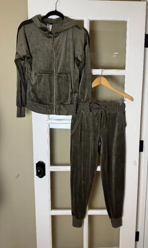 Felina Olive Green Super Soft Velour 2 Piece Loungewear Set Size XS thumbnail 1