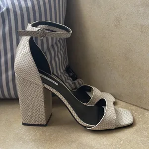 Chelsea & Violet heel sandals thumbnail 2