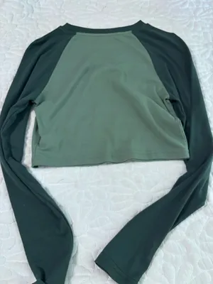Cropped long sleeve green color block top thumbnail 2