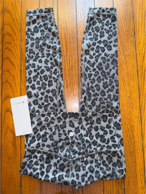 Lululemon Align High Rise 25” True Leopard Black Multi Size 4 NWT thumbnail 1