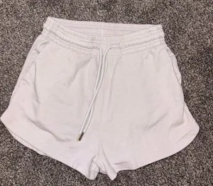 H& M shorts Small thumbnail 1