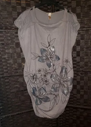 Gray Floral Designed Top | Size 1X thumbnail 4