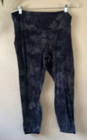 Lululemon high waist leggings with pockets. Size 14 thumbnail 1