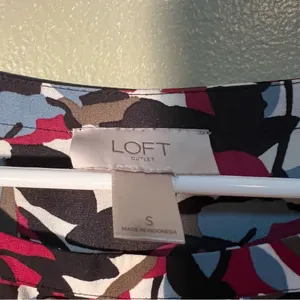 Loft Women's Size Small Long Sleeve Blouse Chest Pocket Black White Blue Floral thumbnail 9