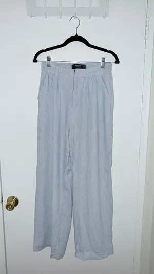 Hollister Livvy Ultra High-Rise Wide-Leg Pants thumbnail 3
