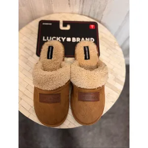 Lucky Brand Women’s Tan Plush Slippers Size Small 7/8 Cozy Faux Fur Indoor House thumbnail 2