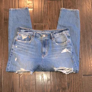 American eagle 90’s slim boyfriend size 10 short jeans extra distressed thumbnail 2