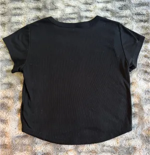 Old Navy Ultralite Ribbed Go-Dry Crop in Black Size M thumbnail 2