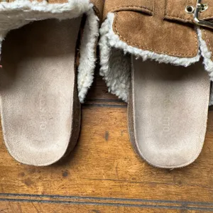 Old Navy Cozy Clog Chestnut Faux Suede Sherpa Lined Buckle‎ Mule Shoes thumbnail 4