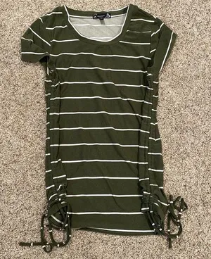 Derek Heart maternity top thumbnail 1