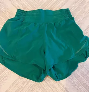 Lululemon Hotty Hot Shorts Low Rise 2.5” Emerald Green Size 0 thumbnail 1