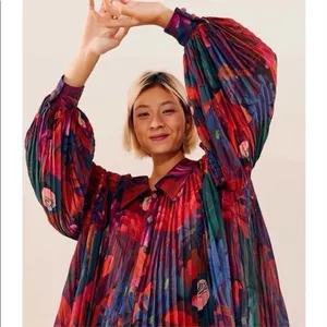 NEW Farm Rio Women’s Bird Flowers Pleated Shirt Multicolor thumbnail 2