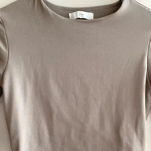 Klesis Taupe Cropped Long-Sleeve Top with Cutouts on Sleeves, Size S thumbnail 8