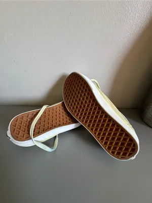 Vans Low-Top Suede Sneakers in Pale Yellow and White thumbnail 6