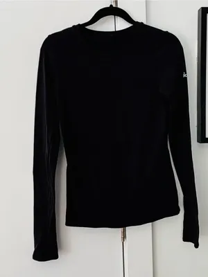 Alo Yoga Black Airbrush Winter Warm Nocturne Long Sleeve size medium thumbnail 4