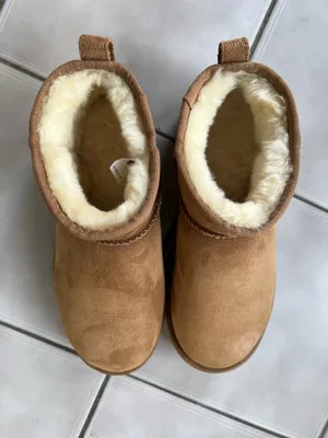 Women’s UGG Classic Ultra Mini Boots 8 thumbnail 4