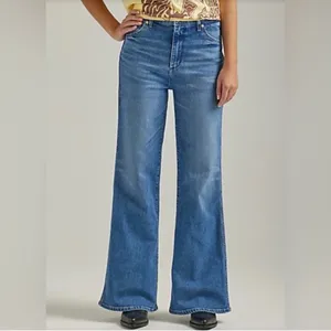 NWT Wrangler Bonnie 683 Loose Flare Jeans Women’s Size 27 32” Inseam Medium Wash thumbnail 2