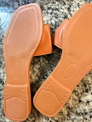Sandals women’s Orange Size 8 thumbnail 2