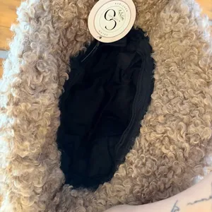 Shearling Teddy Bucket Hat NWT thumbnail 4