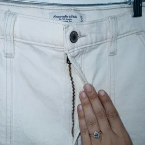 New Abercrombie & Fitch White 90's Straight Ultra High Rise Carpenter Jeans 8 thumbnail 3