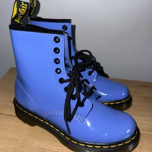 Dr. Martens 1460 Womens‎ Blue Boots Size 6 Patent Leather Boots NWOB C thumbnail 1