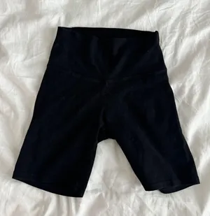 Aritzia 7” Biker Shorts thumbnail 4
