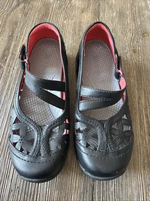 Baretraps Women's Size 5 Ferra Mary Jane Flower Lasercut Comfort Flats Black thumbnail 1