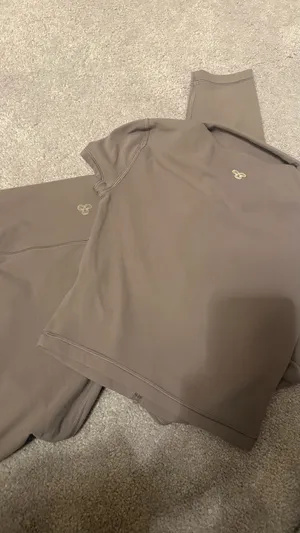 Aritzia golden butter workout set thumbnail 2