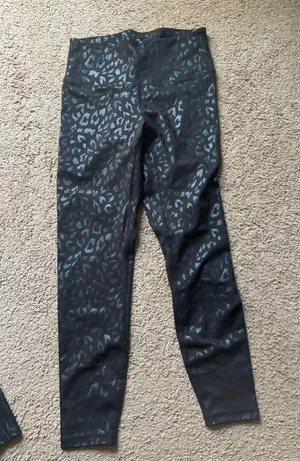 NWT faux leather leopard leggings Gray Size M thumbnail 1