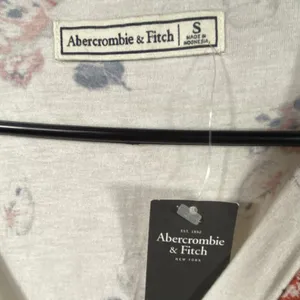 NWT Abercrombie & Fitch Women's White Floral Long Sleeve Top‎ Small Wrap Tie thumbnail 5