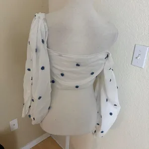 FARM RIO White Embroidered 3D Floral Top Size Small‎ Front Tie thumbnail 4