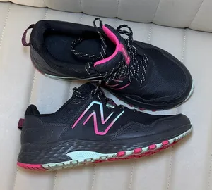New-balance Women's Black and Pink Trainers thumbnail 1
