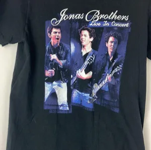 Gildan black Jonas Brothers Live in Concert graphic T-Shirt size small thumbnail 4