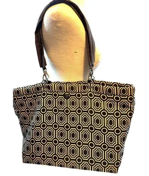 Geometric Patterned Tote Bag With Adjustable Straps & Zipper Closure Black thumbnail 1
