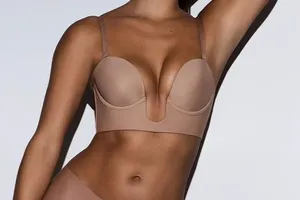 SKIMS Deep Plunge Shapewear Bra Size XS New Brown Tan thumbnail 1