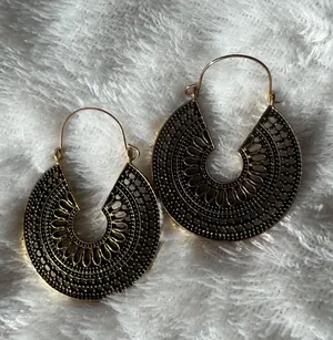 Gold Earrings thumbnail 1