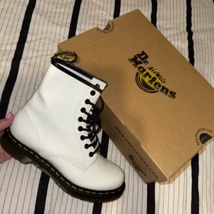 Dr. Martens Boots 1460 Women’s thumbnail 1