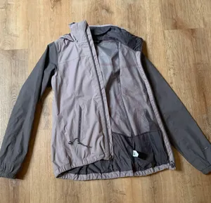 The North Face Windbreaker thumbnail 1