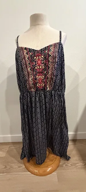 Maurices Navy Embroidered Geometric Sharkbite Hem Midi Dress Size 4 thumbnail 1