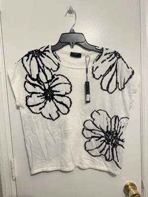 Tahari Floral Sweater Shirt in White Size Small thumbnail 2
