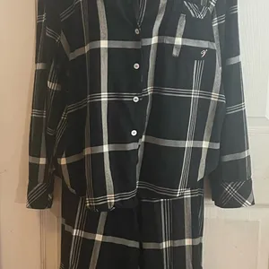 Victoria's Secret Black & White Plaid Button-Up Pajama Set thumbnail 3